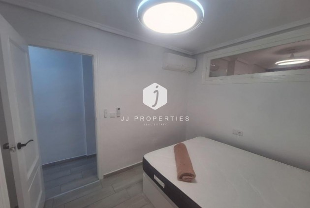 Tweedehands - Appartement / flat -
Torrevieja - Playa del Cura
