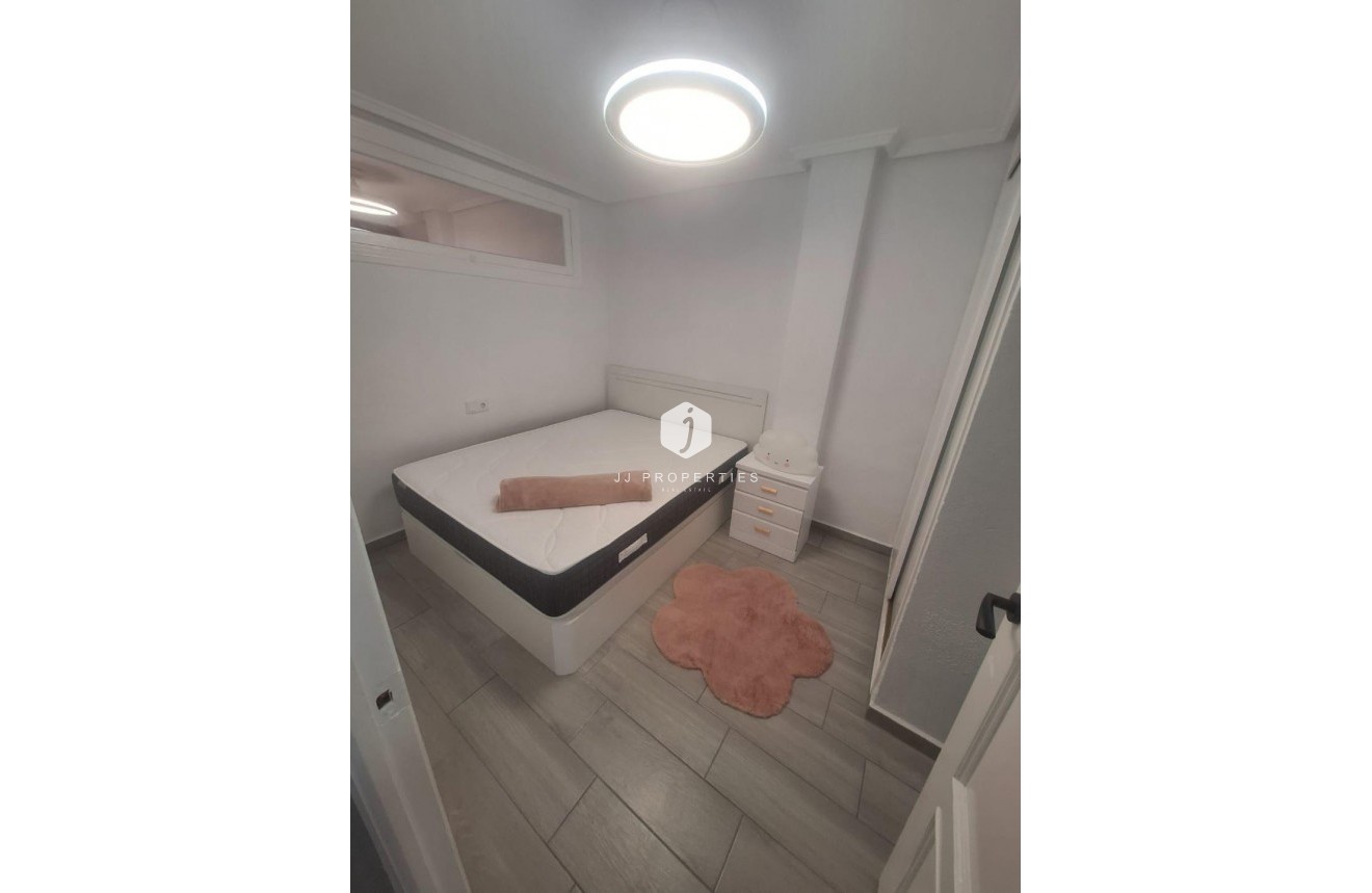 Tweedehands - Appartement / flat -
Torrevieja - Playa del Cura