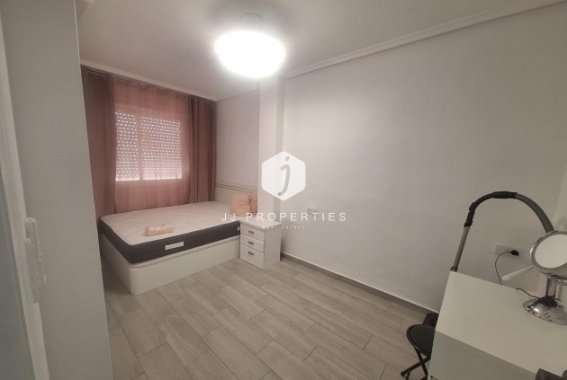 Tweedehands - Appartement / flat -
Torrevieja - Playa del Cura