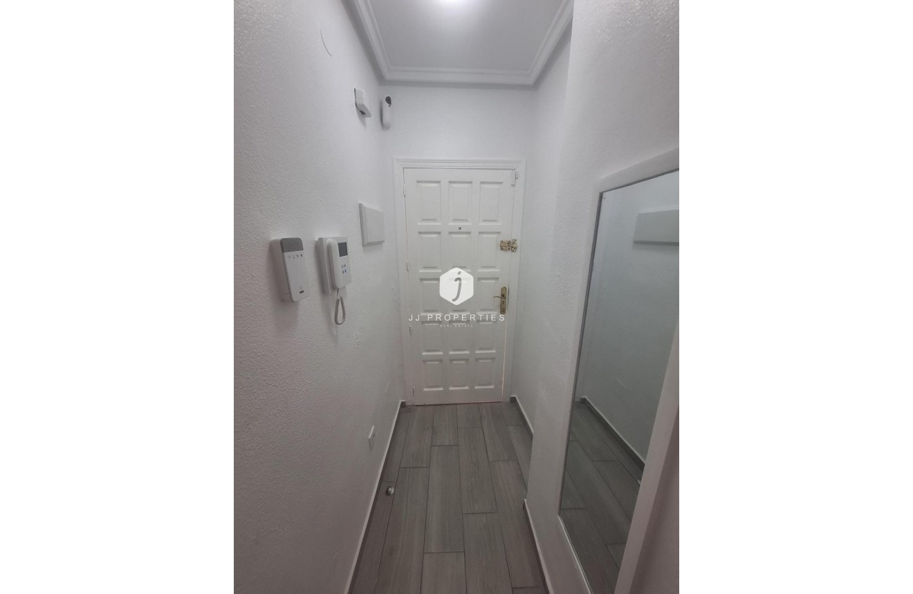 Tweedehands - Appartement / flat -
Torrevieja - Playa del Cura