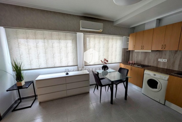 Aus zweiter Hand - Wohnung -
Torrevieja - Estacion de autobuses