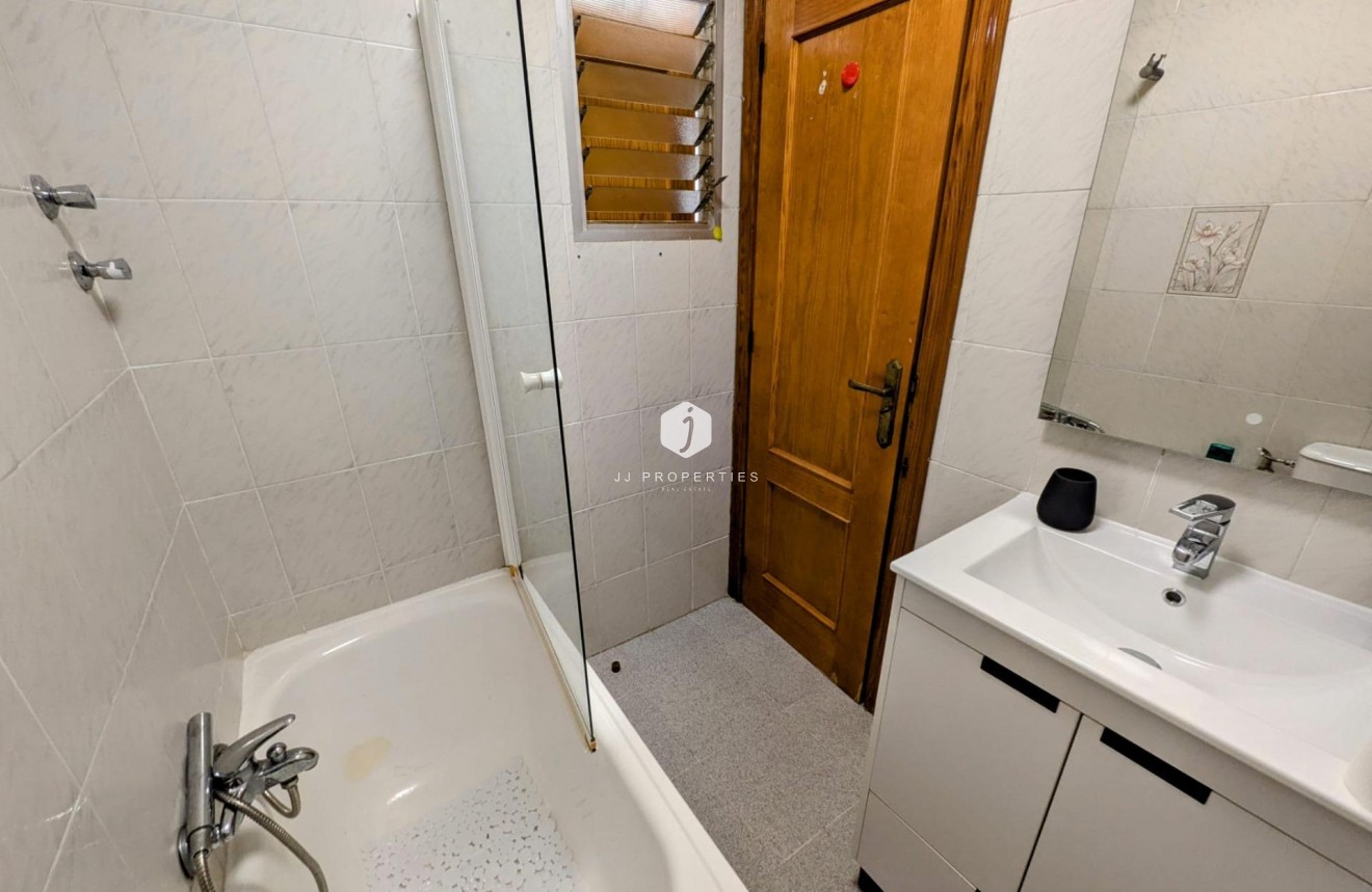 Aus zweiter Hand - Wohnung -
Torrevieja - Estacion de autobuses