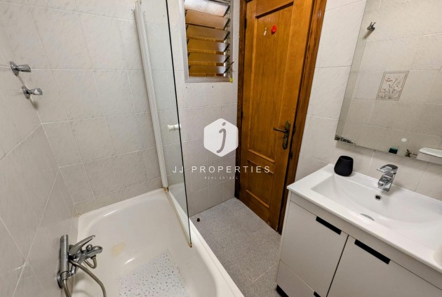 Aus zweiter Hand - Wohnung -
Torrevieja - Estacion de autobuses