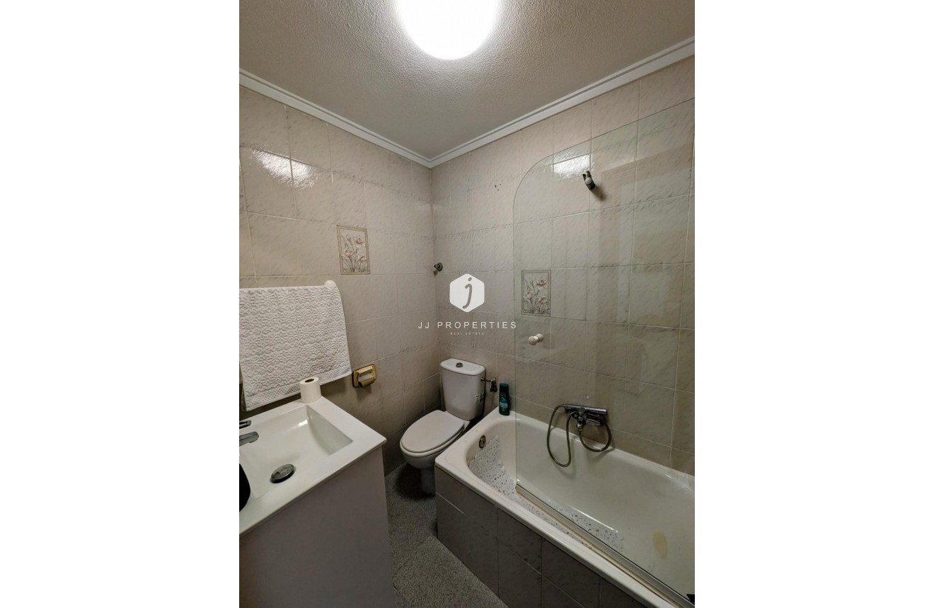 Aus zweiter Hand - Wohnung -
Torrevieja - Estacion de autobuses