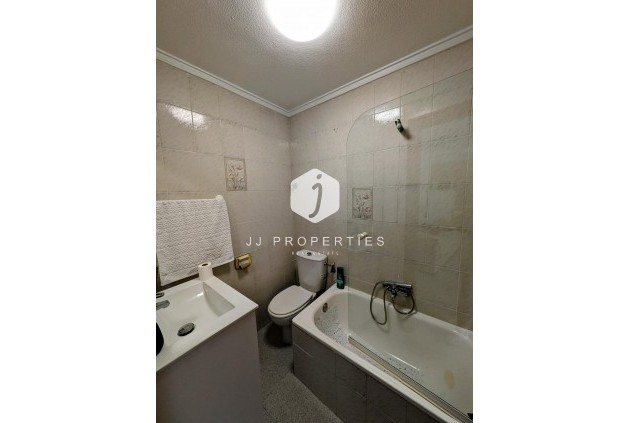 Aus zweiter Hand - Wohnung -
Torrevieja - Estacion de autobuses