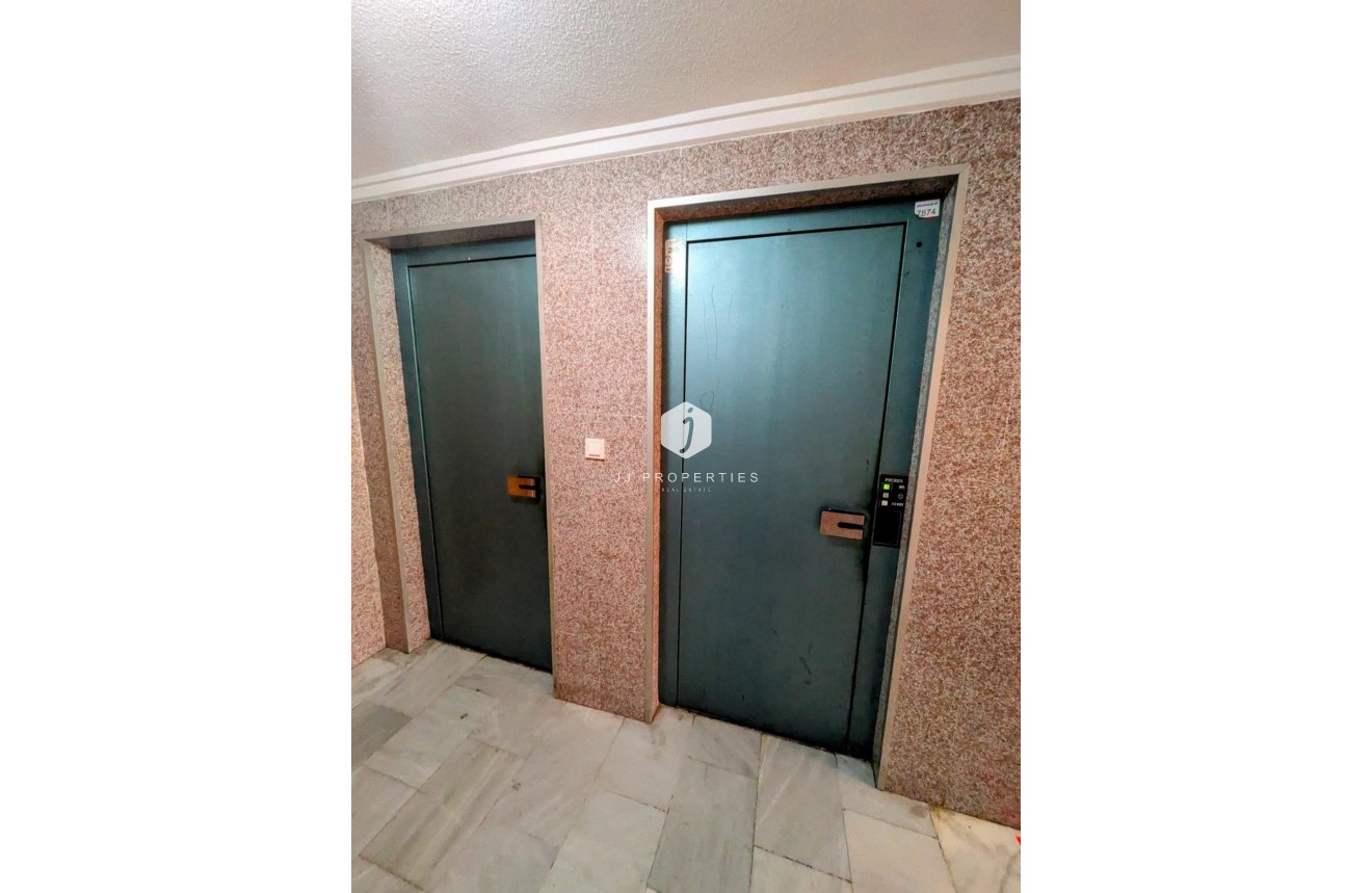 Aus zweiter Hand - Wohnung -
Torrevieja - Estacion de autobuses