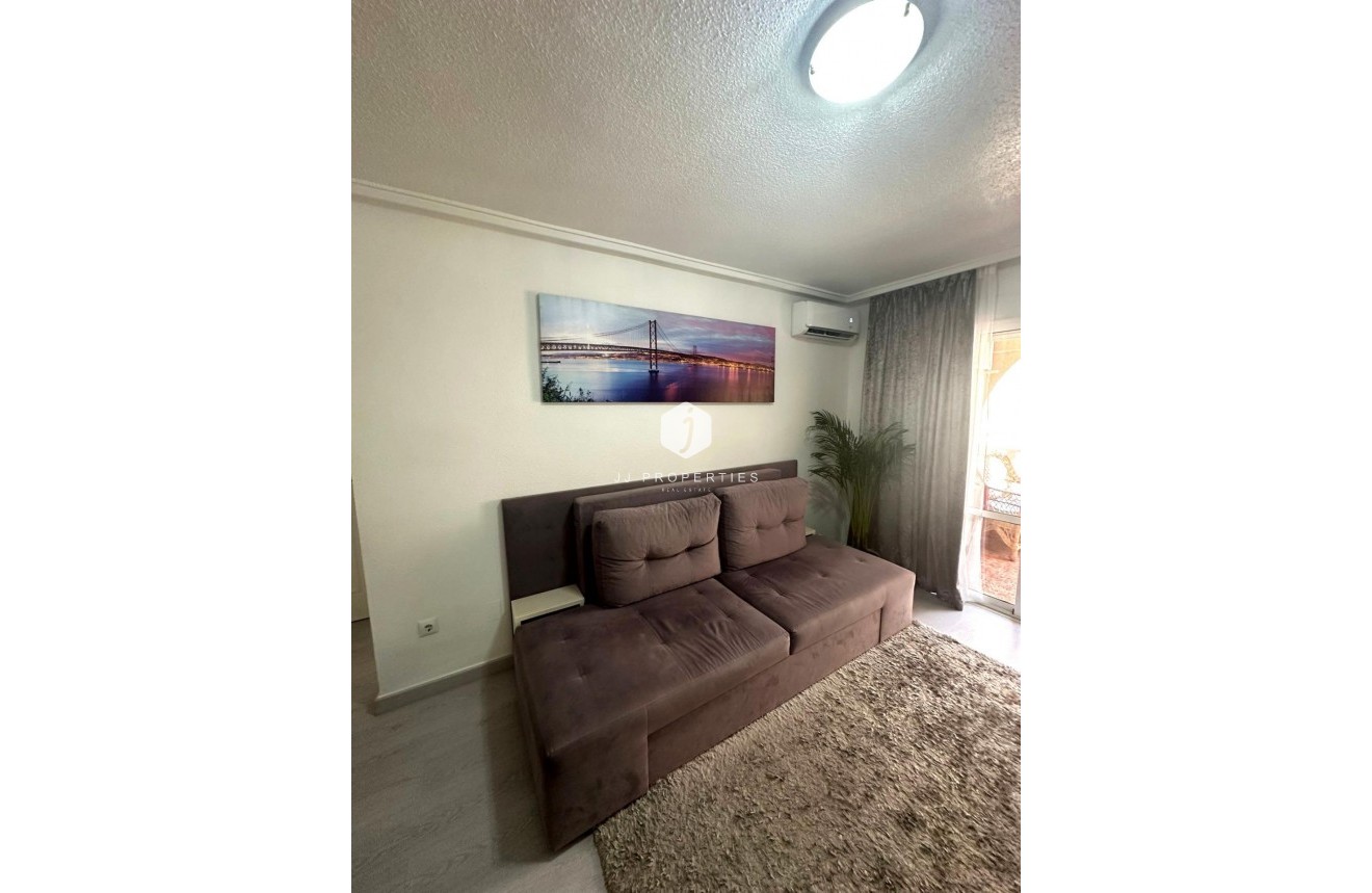 Resale - Apartment / flat -
Torrevieja - Centro