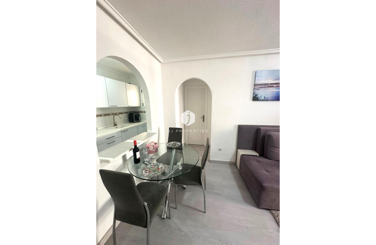 Resale - Apartment / flat -
Torrevieja - Centro