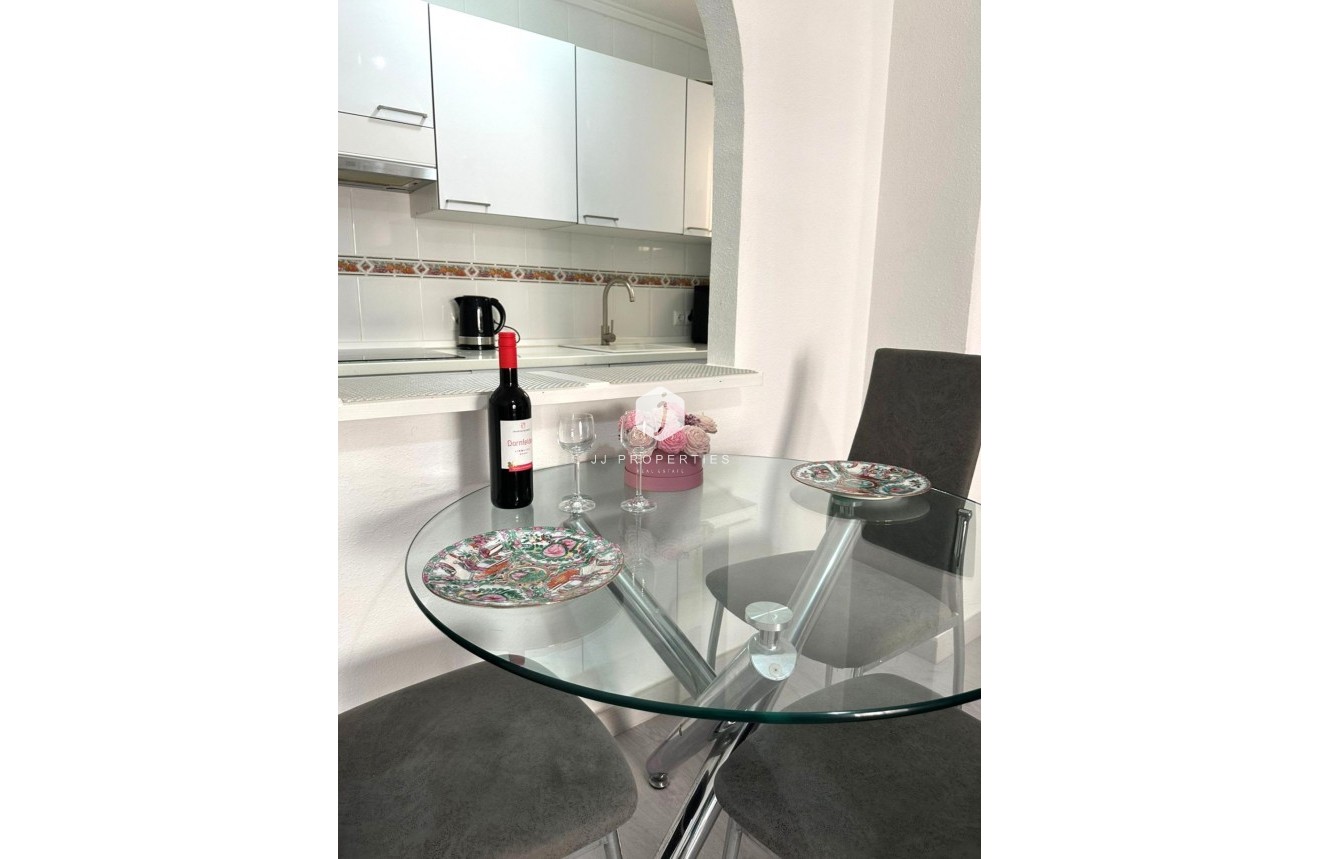 Resale - Apartment / flat -
Torrevieja - Centro