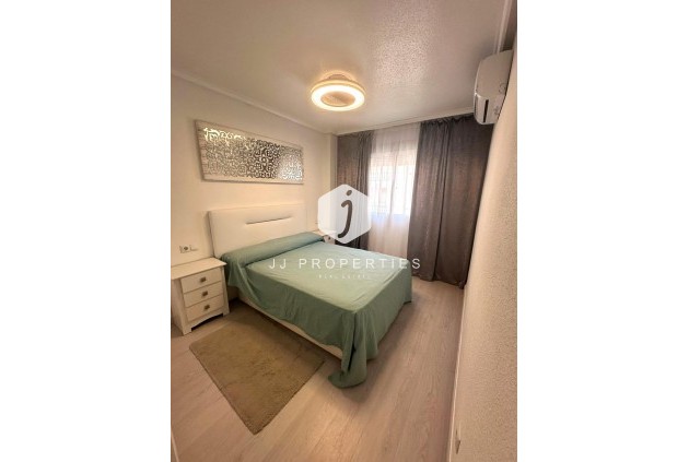 Resale - Apartment / flat -
Torrevieja - Centro