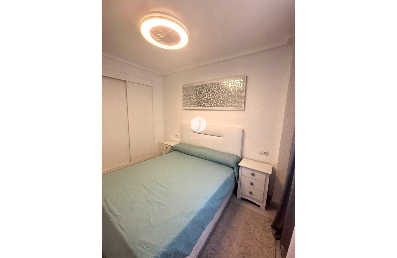 Resale - Apartment / flat -
Torrevieja - Centro