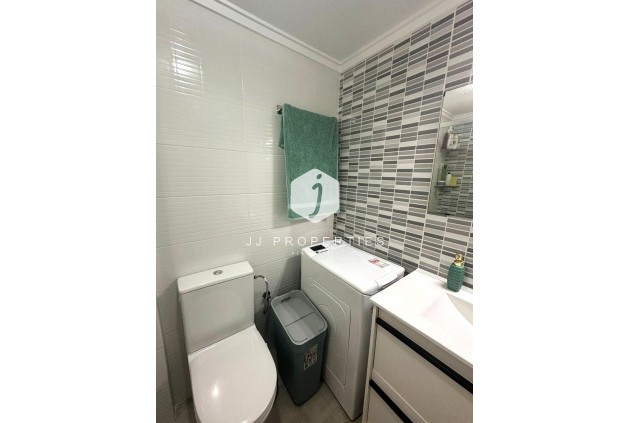 Resale - Apartment / flat -
Torrevieja - Centro