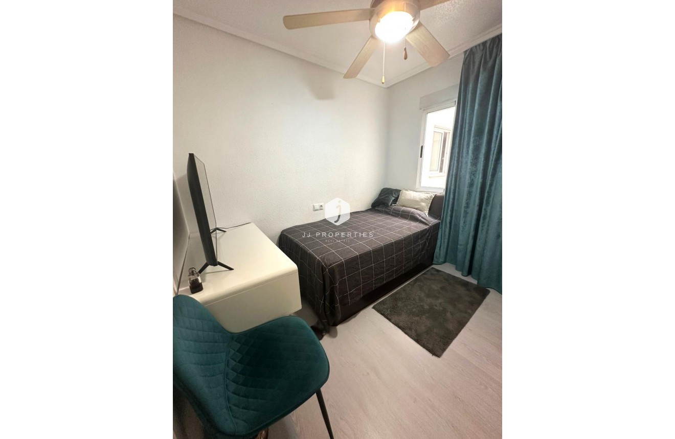 Resale - Apartment / flat -
Torrevieja - Centro