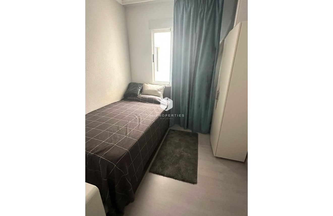 Resale - Apartment / flat -
Torrevieja - Centro
