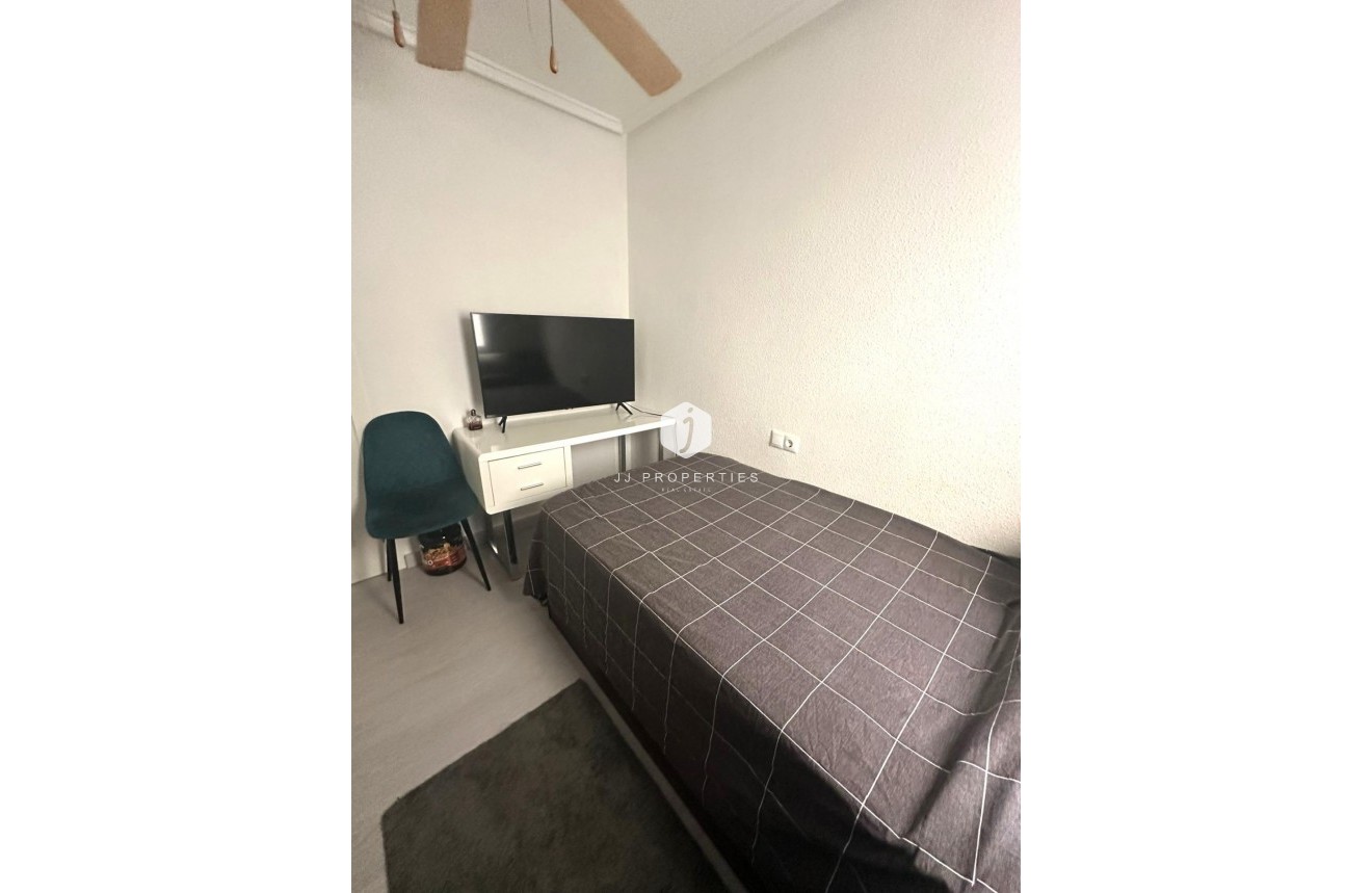 Resale - Apartment / flat -
Torrevieja - Centro