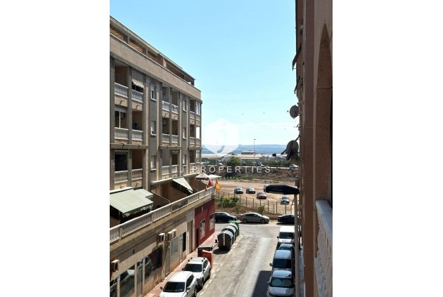 Resale - Apartment / flat -
Torrevieja - Centro