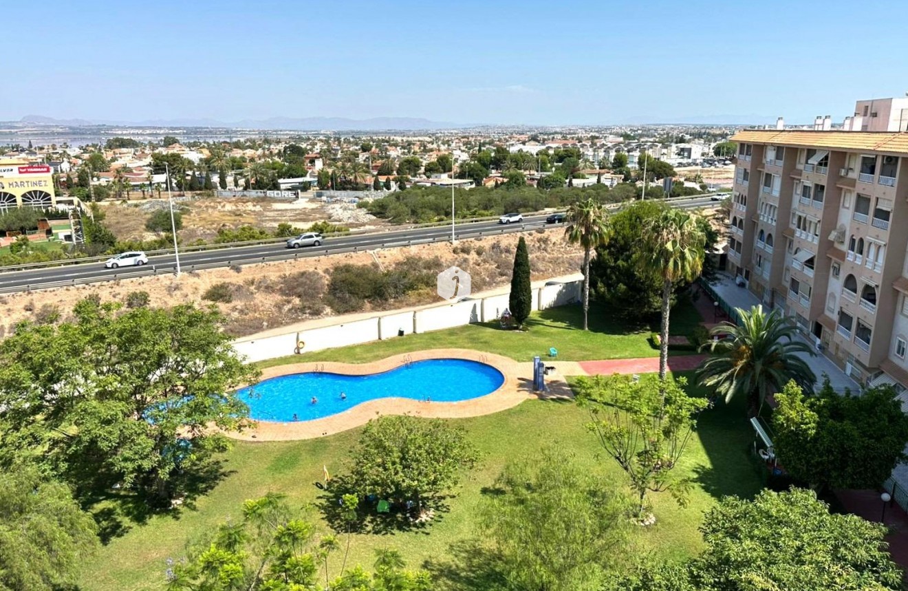 Resale - Apartment / flat -
Torrevieja - Centro