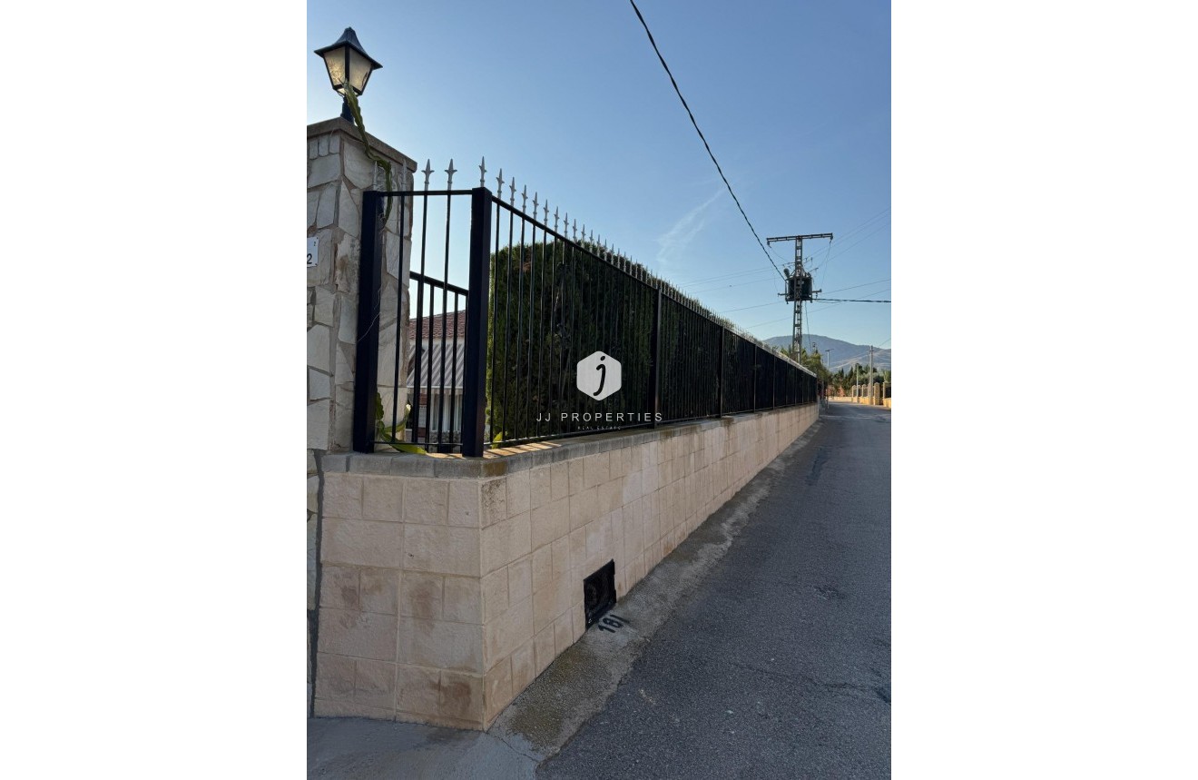 Tweedehands - Villa -
Albatera - Partida Lomas