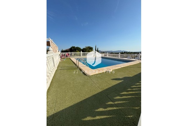 Tweedehands - Villa -
Albatera - Partida Lomas