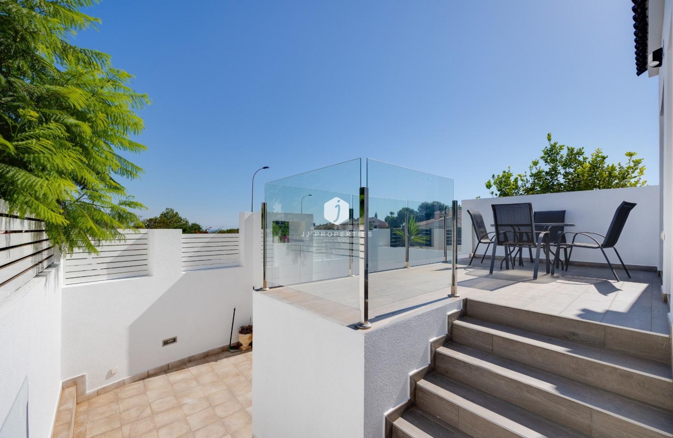 Tweedehands - Villa -
Torrevieja - aguas nuevas