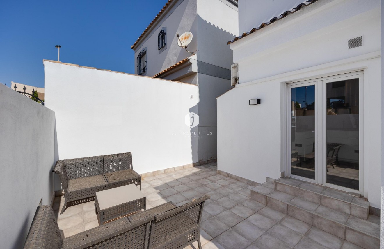 Tweedehands - Villa -
Torrevieja - aguas nuevas