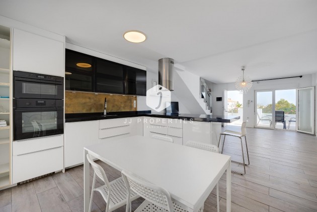 Tweedehands - Villa -
Torrevieja - aguas nuevas