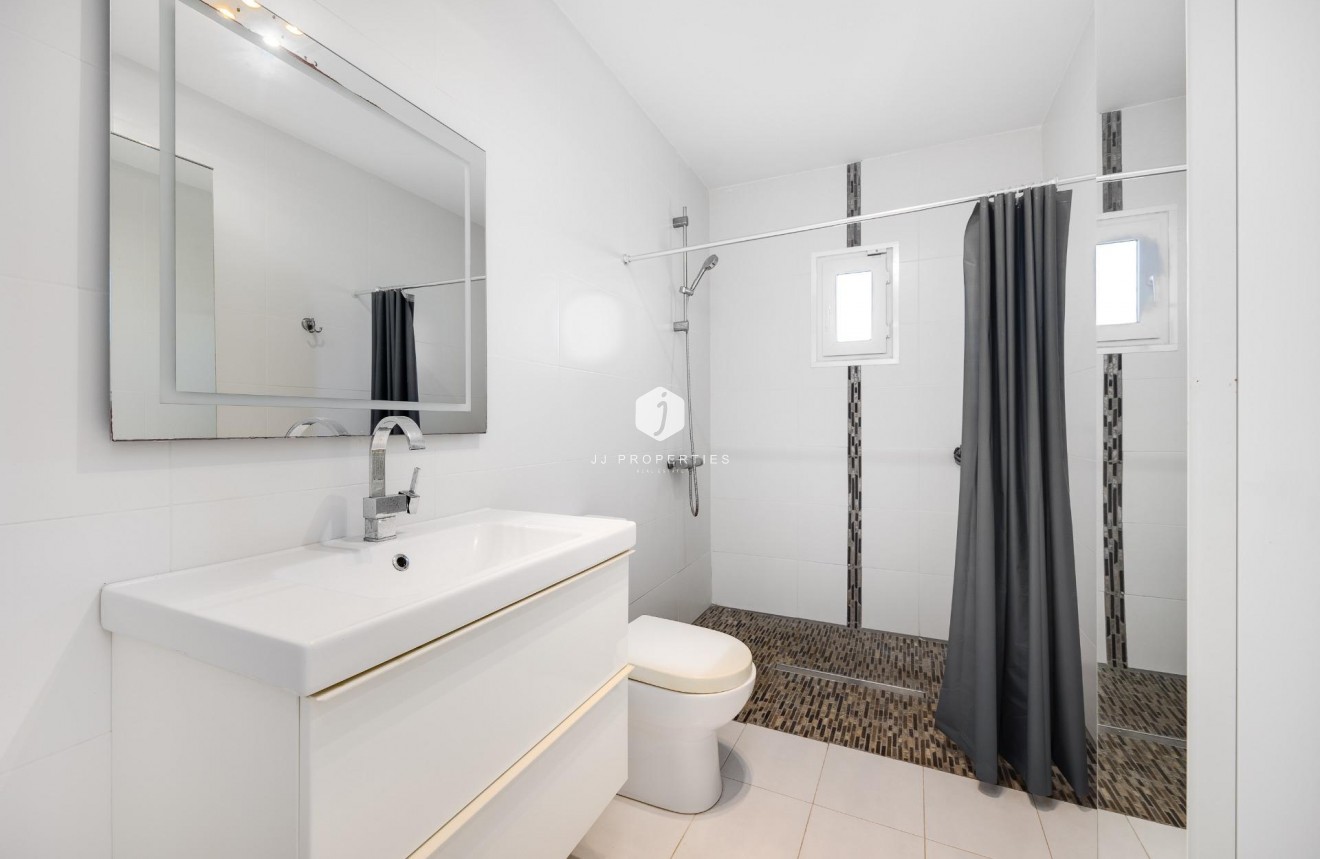 Tweedehands - Villa -
Torrevieja - aguas nuevas