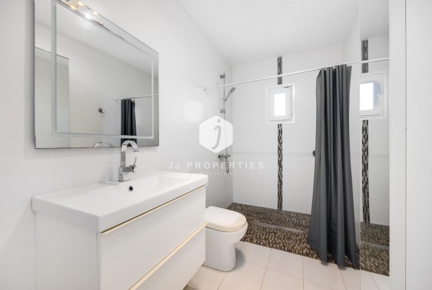 Tweedehands - Villa -
Torrevieja - aguas nuevas