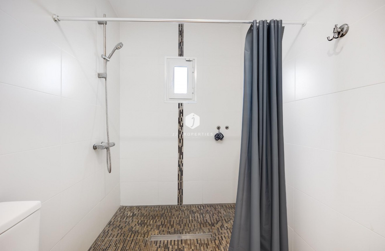 Tweedehands - Villa -
Torrevieja - aguas nuevas