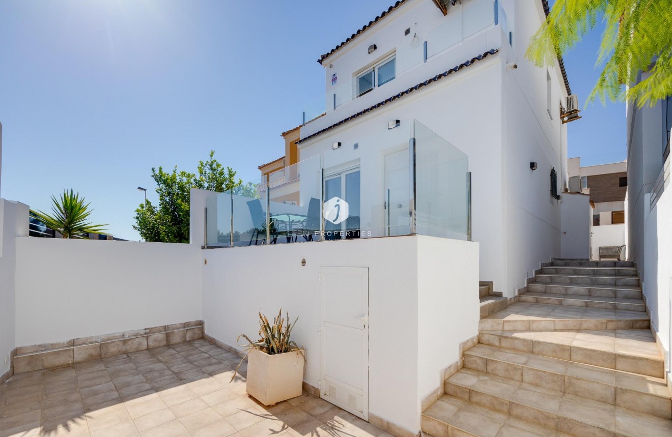 Tweedehands - Villa -
Torrevieja - aguas nuevas