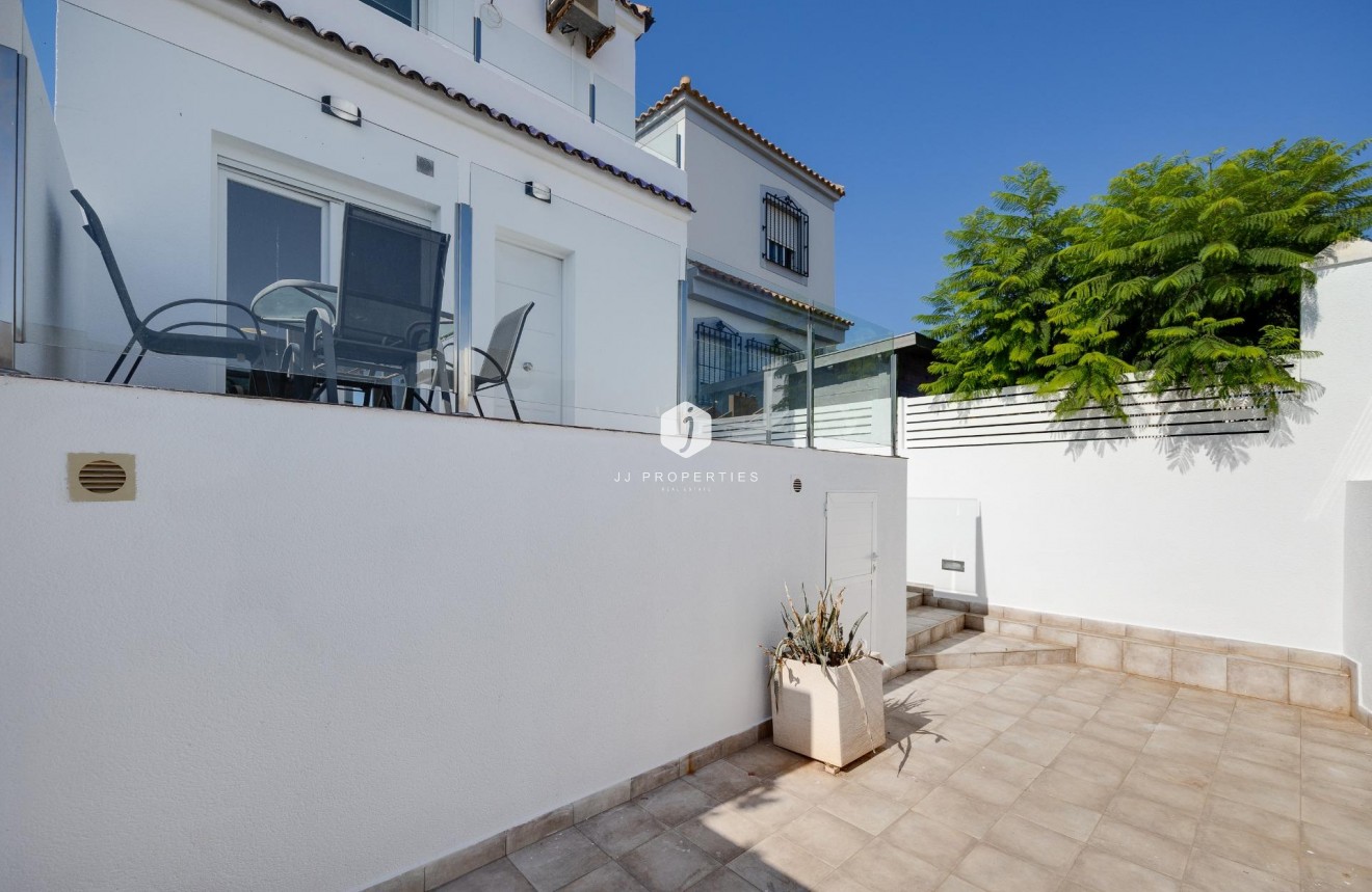 Tweedehands - Villa -
Torrevieja - aguas nuevas