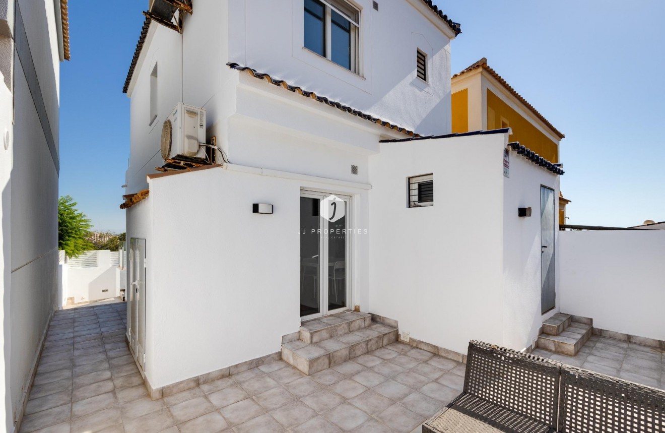 Tweedehands - Villa -
Torrevieja - aguas nuevas