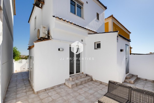 Tweedehands - Villa -
Torrevieja - aguas nuevas