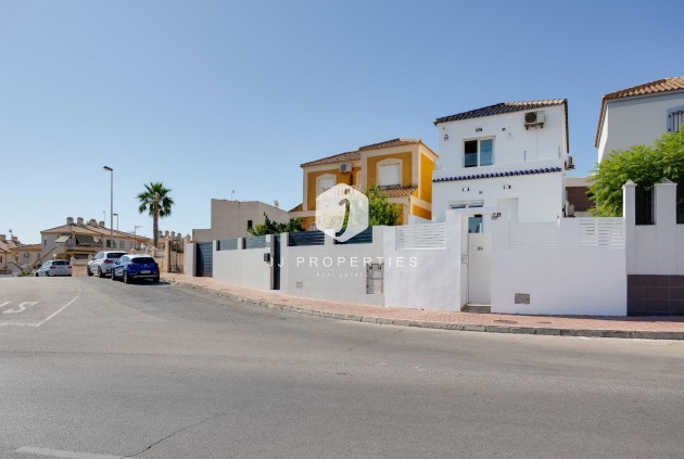 Tweedehands - Villa -
Torrevieja - aguas nuevas