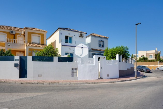 Tweedehands - Villa -
Torrevieja - aguas nuevas