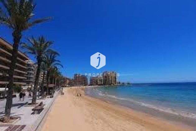 Tweedehands - Appartement / flat -
Torrevieja - Estacion de autobuses