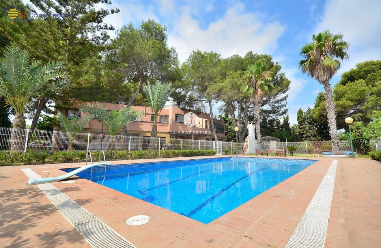 Tweedehands - Villa -
Torrevieja - Los Balcones
