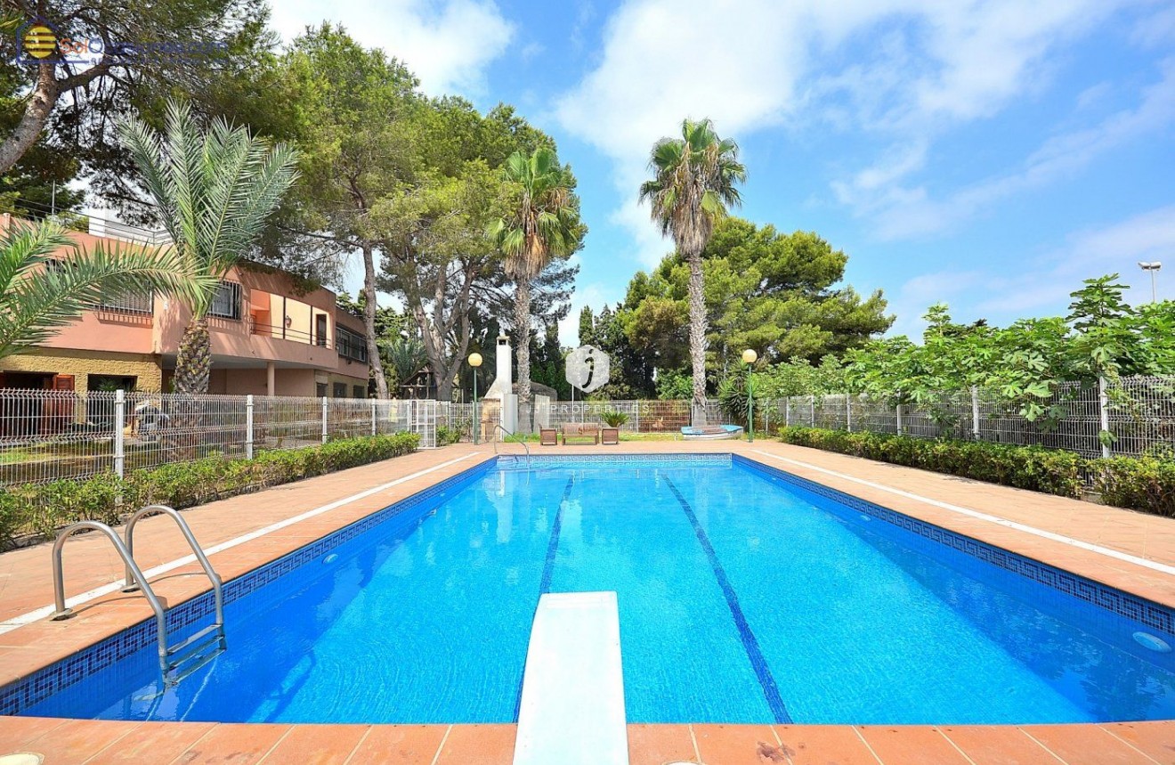 Tweedehands - Villa -
Torrevieja - Los Balcones