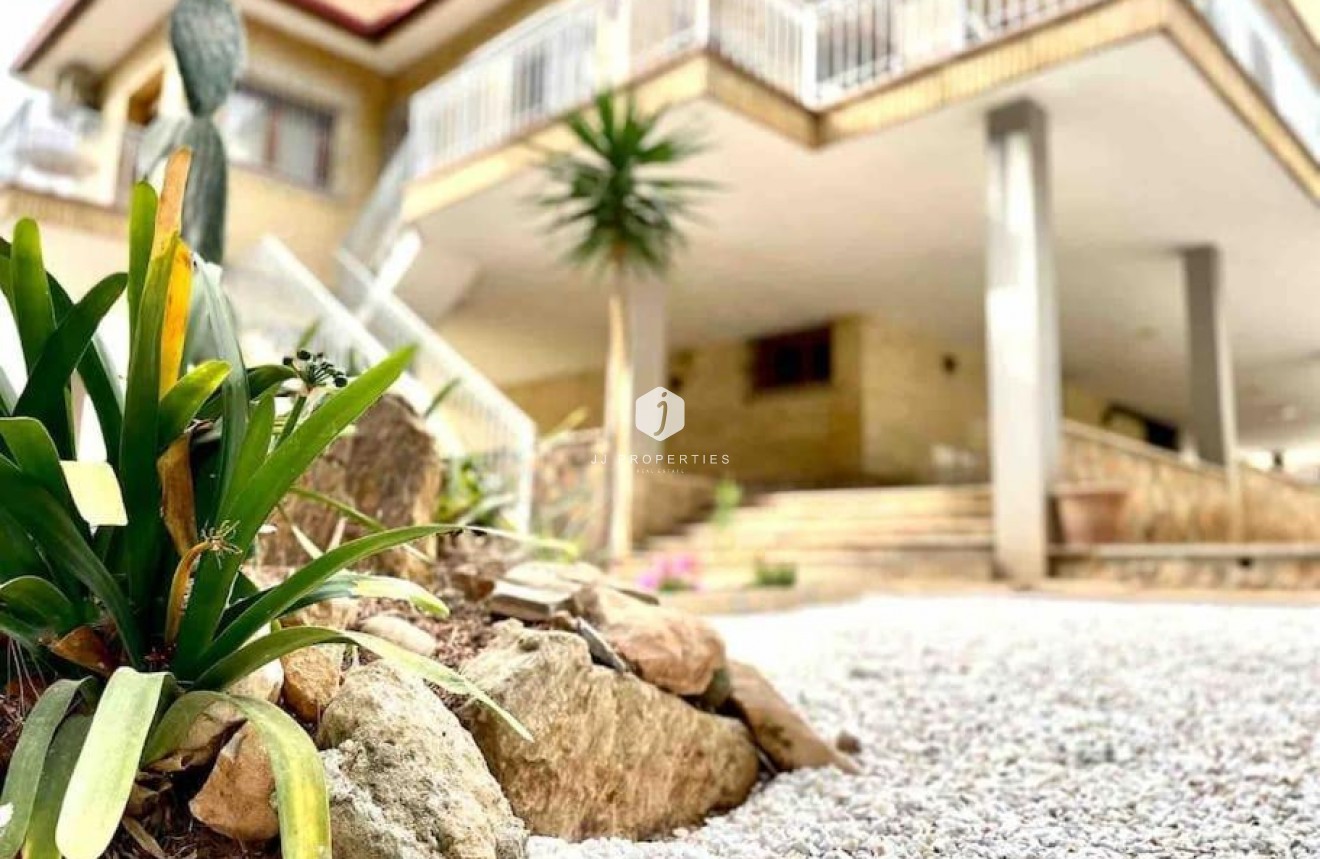 Tweedehands - Villa -
Orihuela Costa - Campoamor