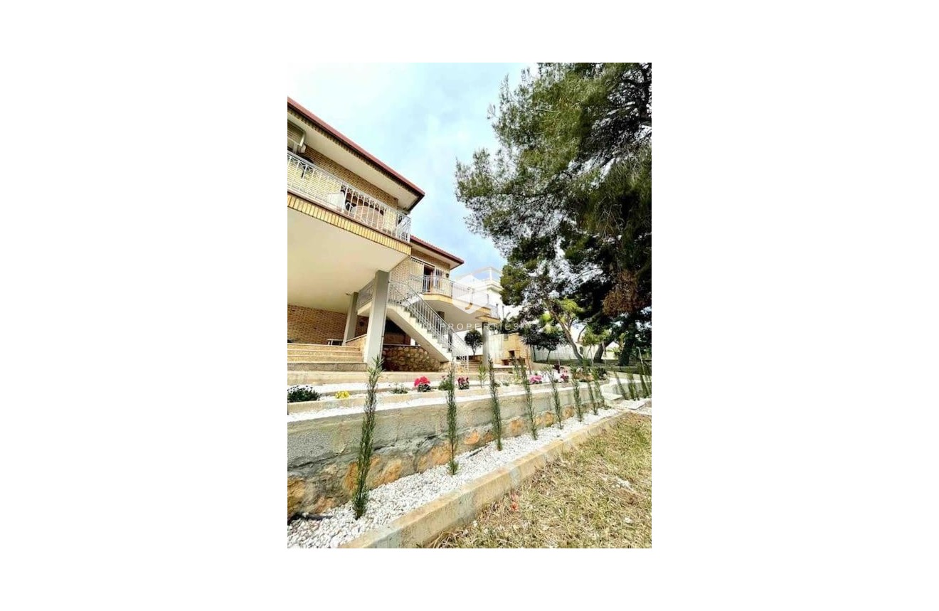 Tweedehands - Villa -
Orihuela Costa - Campoamor