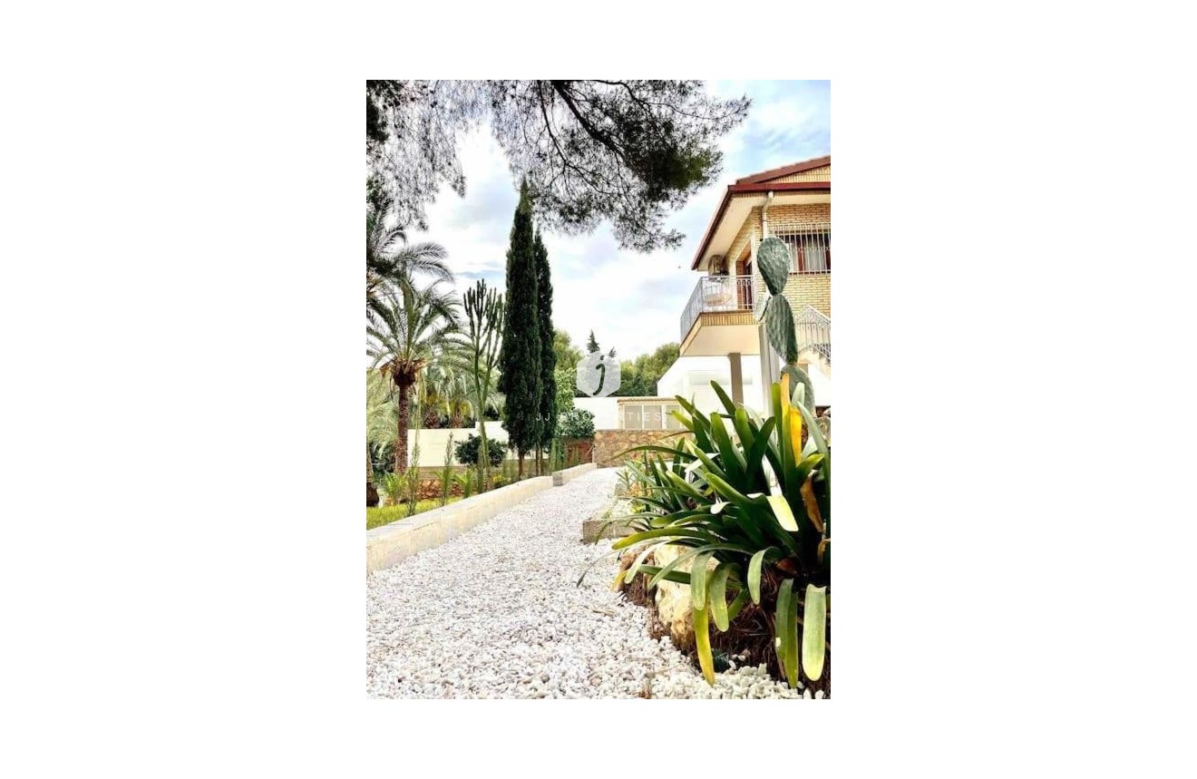 Tweedehands - Villa -
Orihuela Costa - Campoamor