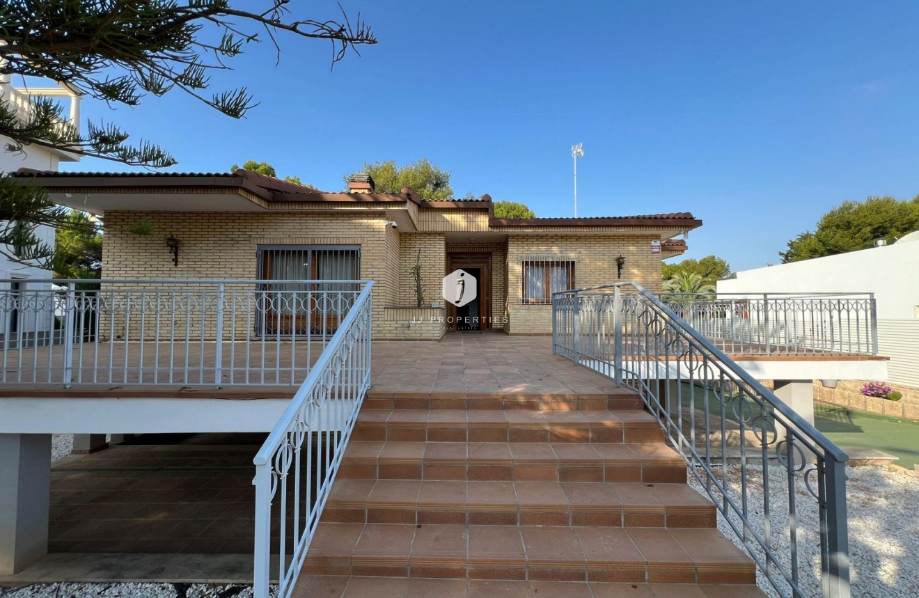 Tweedehands - Villa -
Orihuela Costa - Campoamor