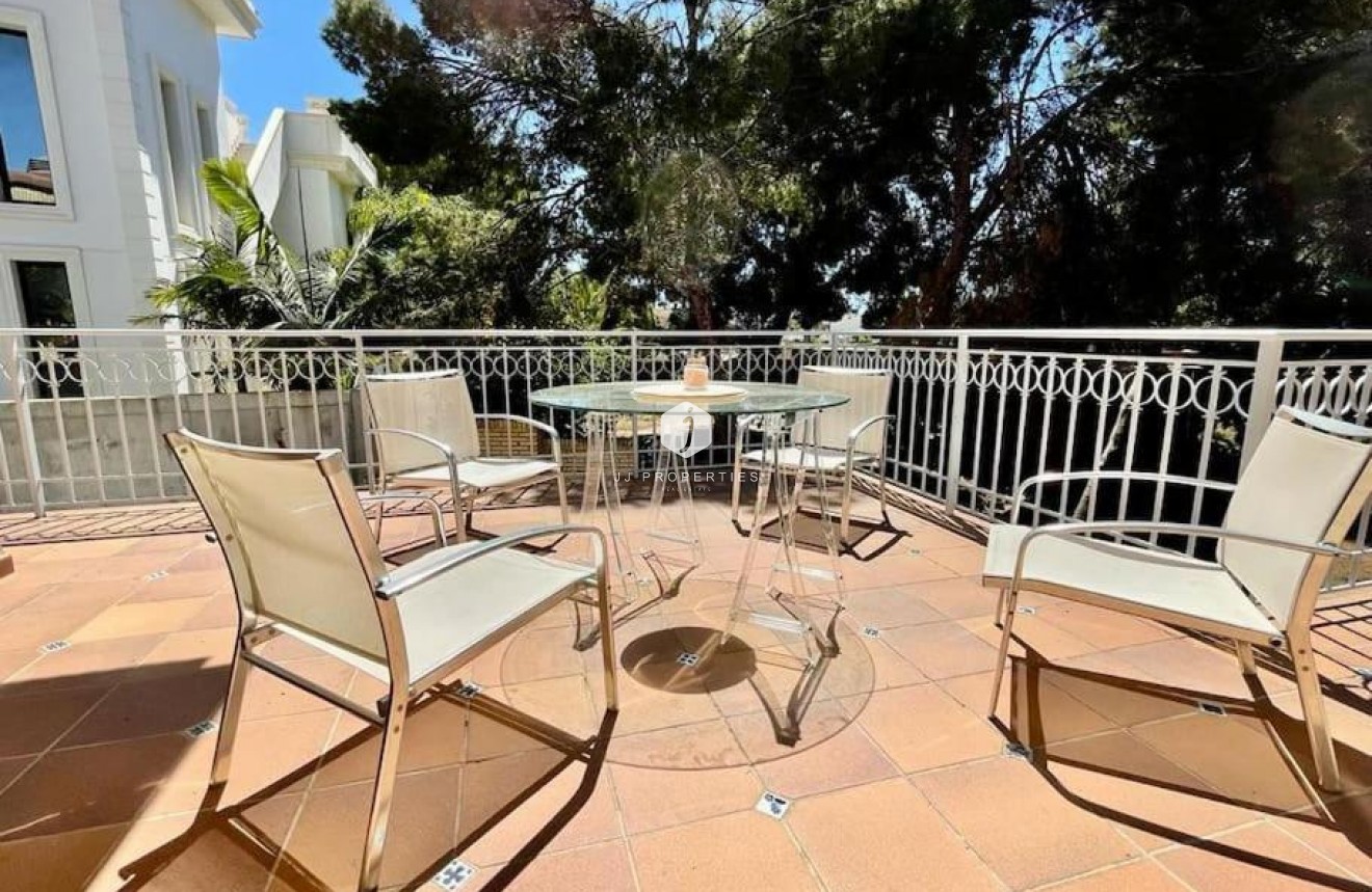 Tweedehands - Villa -
Orihuela Costa - Campoamor