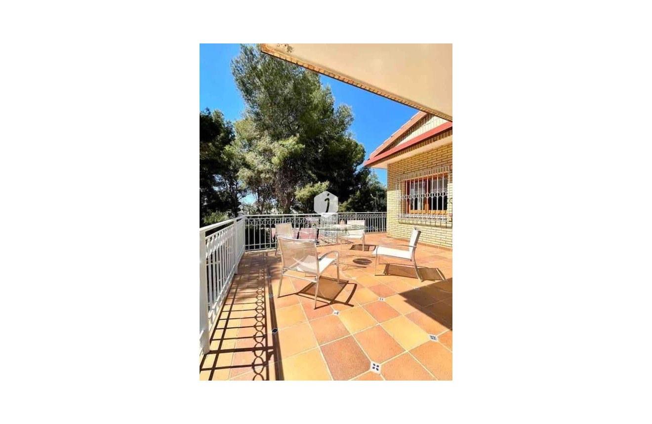 Tweedehands - Villa -
Orihuela Costa - Campoamor