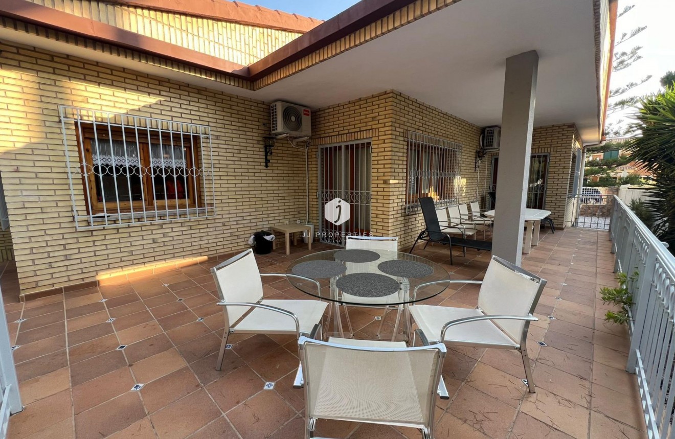 Tweedehands - Villa -
Orihuela Costa - Campoamor