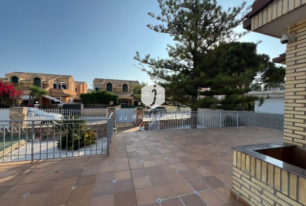 Tweedehands - Villa -
Orihuela Costa - Campoamor