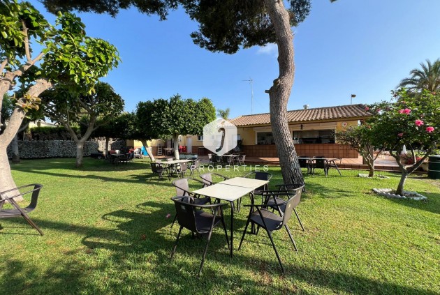 Tweedehands - Villa -
Orihuela Costa - Campoamor