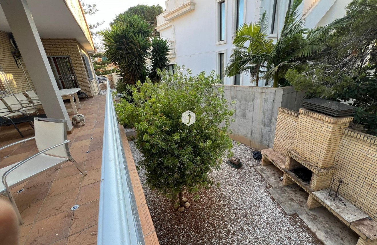 Tweedehands - Villa -
Orihuela Costa - Campoamor