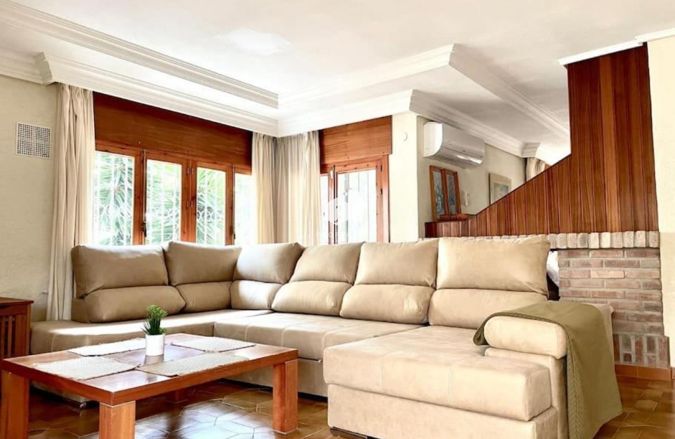 Tweedehands - Villa -
Orihuela Costa - Campoamor