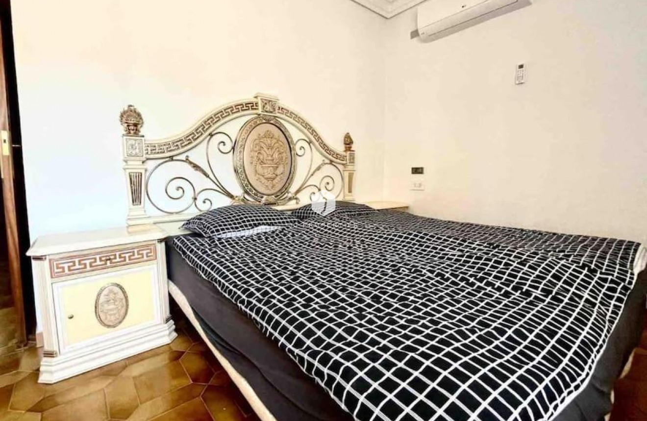 Tweedehands - Villa -
Orihuela Costa - Campoamor